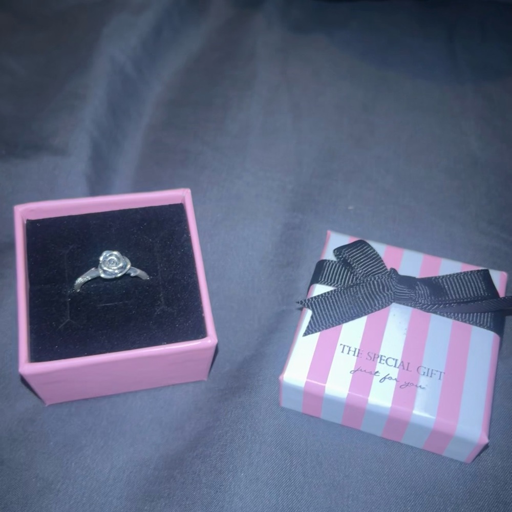 NEW Elegant Silver Rose Ring Size 7